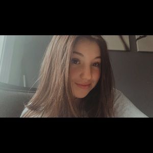 Meet your Posher, Dina